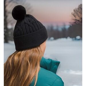 Lululemon Women One Size Cable Knit Pom Pom Beanie Black LW9FLDS‎